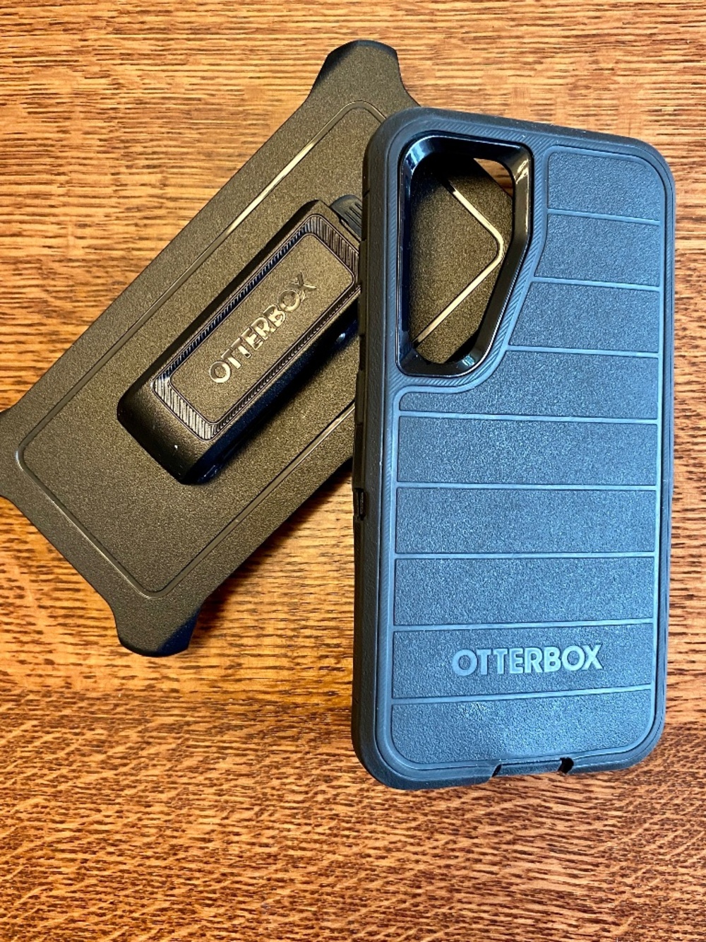 Otterbox Defender Pro Series Case w/optional holster clip Samsung S24 Black